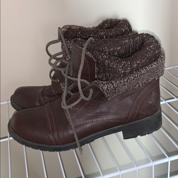 Boots - Picture 2 of 3